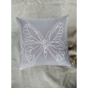 COJÍN MARIPOSA GRIS LÍNEA BLANCA
