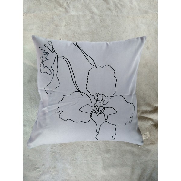 COJÍN ORQUÍDEA GRIS LÍNEA NEGRA